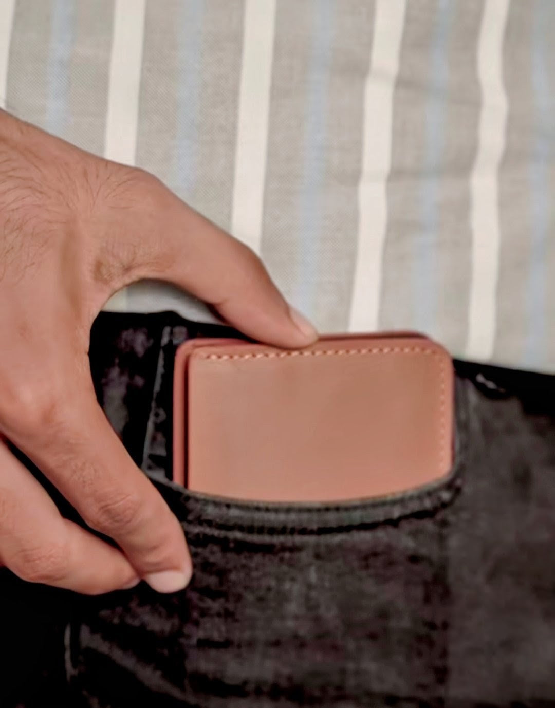 COW LEATHER BI-FOLD WALLET The Vertical Executive